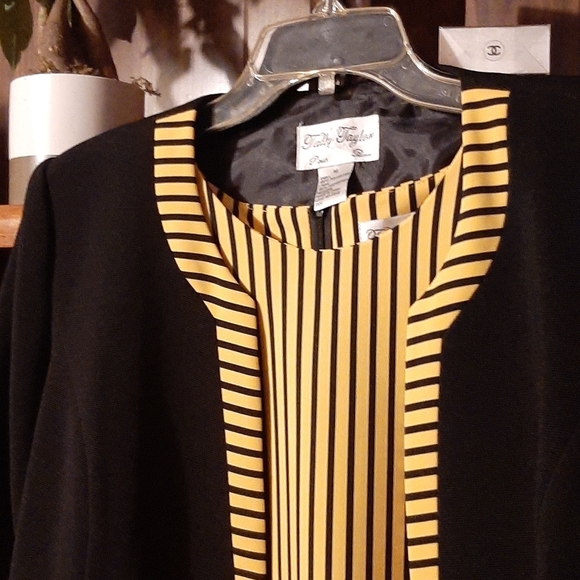 Tally Taylor's Blk/Mustsrd 2 piece suit - Picture 3 of 8